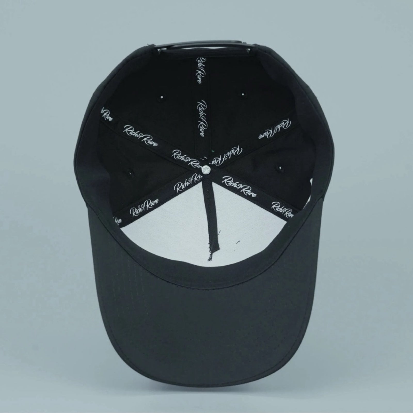 18 SERIES BLACK/WHITE SIGNATURE PREMIUM A - FRAME SNAPBACK HAT 2.0 - Rich & Rare