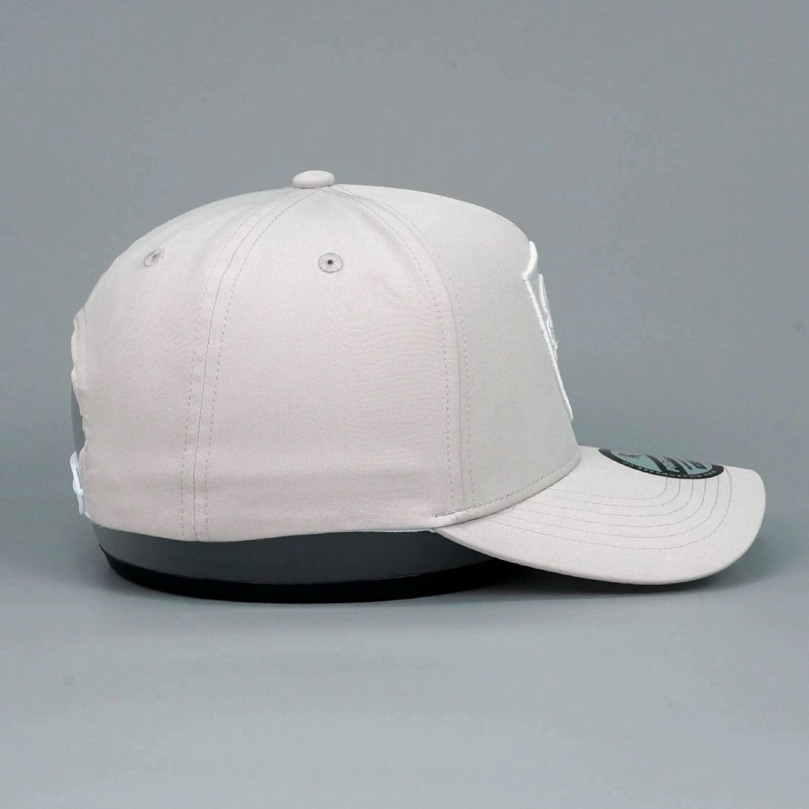 18 SERIES LIGHT GREY/WHITE PREMIUM A - FRAME SNAPBACK HAT 2.0 - Rich & Rare