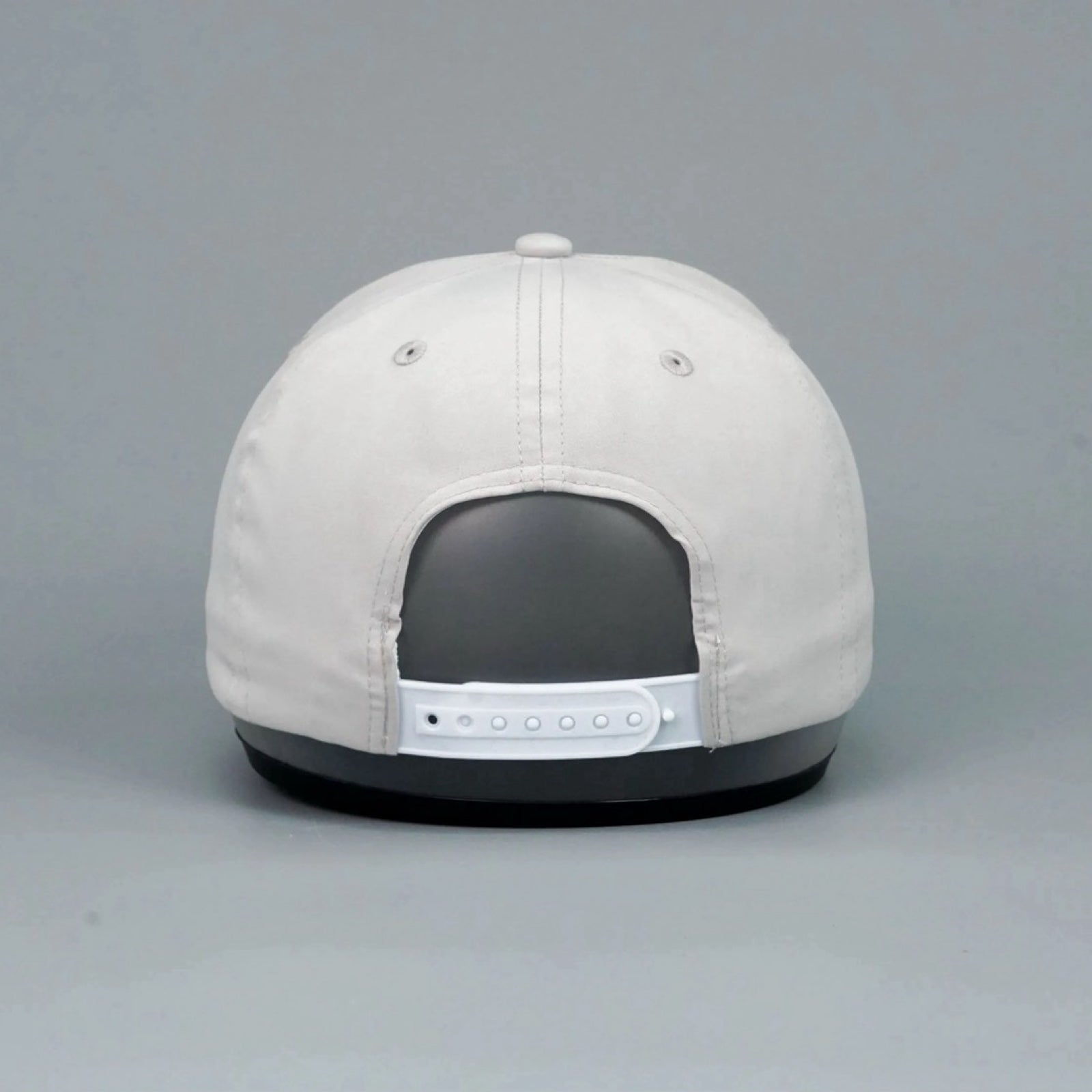 18 SERIES LIGHT GREY/WHITE PREMIUM A - FRAME SNAPBACK HAT 2.0 - Rich & Rare